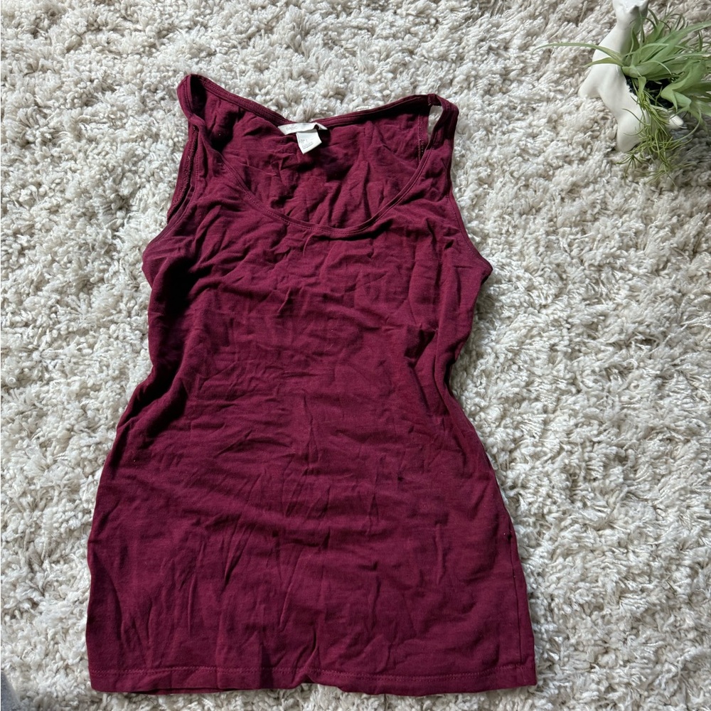 Vibrant Red Tank Top with Sleek Design and Comfort - Picture 4 of 5